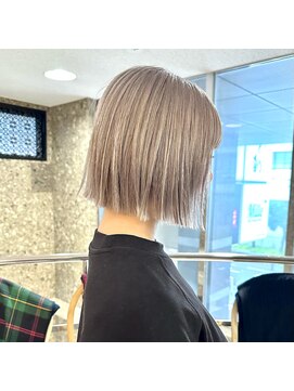 ピア(Pia) パツっとボブ × ホワイトベージュ