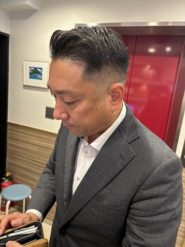 銀座マツナガ 神田店 メンズバーバースタイルハードパート七三ベリーショート短髪