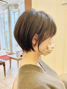 スニップ(Snip) 大人可愛い丸みショートボブ顔まわりレイヤー耳掛け