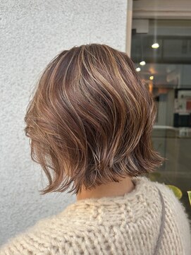 ディーバ(diva) ベージュハイライトカラー×ミニボブ