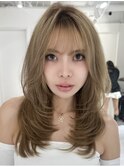 ハイライトカラーミルクティーベージュレイヤーカット