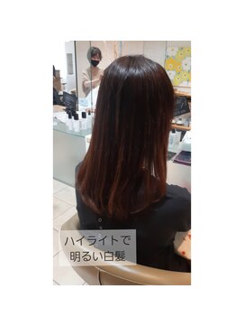 ビフィーノ イーリス 川西店(bifino iris) 縮毛矯正とハイライト