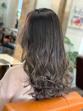 リリー シンジュク(Lilly) 【Lilly新宿】#シルバーアッシュ #ベージュ #グラデーション