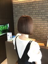 美容室 マリオネット 前下がりボブ