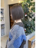グレージュ切りっぱなしボブ前髪ありミニボブミルクティベージュ