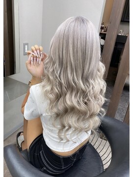 エミーバイモアムー(Emmie byMoremuu) 【埼玉YU-TA ギャル美容師】ギャルスタイル