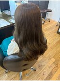柔らかく女性らしい印象のウェーブミディ/コテ巻き