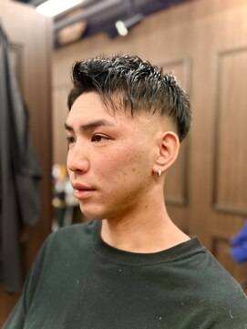 【アップバング × フェード】男前度を引き上げる清潔感ショート