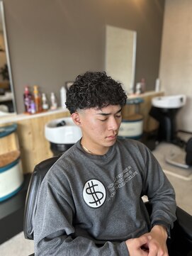 テン(TEN) ソフトアフロ風パーマ、テーパーフェード