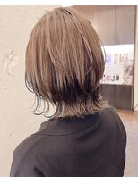 ティーシェル(TIECHEL) 小顔イメチェン、ブルーグレージュカラーくびれレイヤーボブ