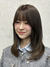ミディアムレイヤー×透明感オリーブベージュカラー