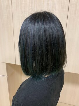 ヘアークリアー 春日部 大人可愛いブルーのハイライトでクール感アップ/30代40代50代