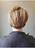ベージュグラデーション×ツーブロックハンサムショート！