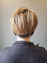 ペネロープ(Penelope)&nbsp;ベージュグラデーション×ツーブロックハンサムショート！