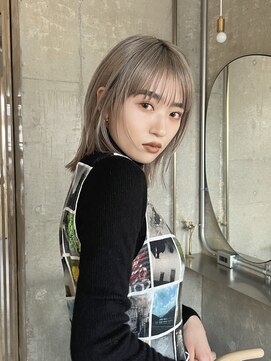 シーム(SEAM) ホワイトベージュ×レイヤーミディ