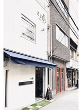 外観・駐車場【生パスタ　山根屋さんの隣です/店舗横及び前に有料駐車場あります】