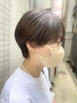 マッシュショート　シルキーベージュ　ツヤ髪スタイル