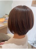 透明感のあるアッシュカラー×スッキリボブ