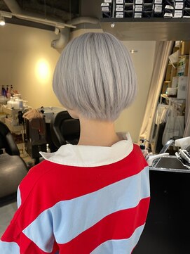 アミル(amiLe) ホワイトシルバー/ショートカット/ショートヘア
