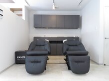 エイン(eine)の雰囲気（フルフラットでソファーのような座り心地のいいシャンプー台◎）