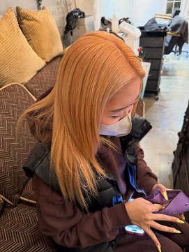 アデ オモテサンドウ(ade omotesando) 透明感のあるオレンジベージュで作るツヤ髪スタイル