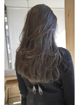 ムート(Mut) レイヤースタイル　ダークグレージュ　透明感カラー　お顔周り