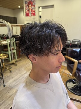 オーシャントーキョー(OCEAN TOKYO) ツーブロックセンターパートゆるめスパイラルパーマ