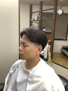 カットインアルファ 爽やかセンターパート×テーパーフェード