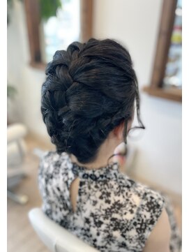 キューファイブアールイー(95RE) 編み込みアレンジ