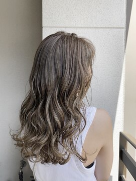 リバレッジ 広尾(Leverage) 白髪が気になる方でもできる大人のハイライトグレージュ