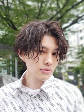 フィフス 原宿(fifth) センターパートウルフツイストスパイラルパーマツーブロック韓国