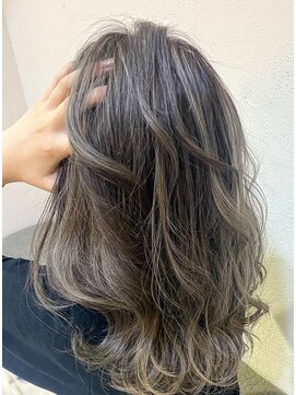 アコレ カリテ 草津店(ACCOLE qualite) ハイライトアッシュグレージュカラー