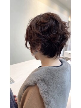 フェメ 立川(PHEME) 癖毛風パーマ/癖毛風ショート/白髪ぼかし