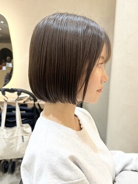 ヒビヲ(HIBIO) ワンカラーベージュブリーチなしダブルカラー切っぱなしボブ横浜