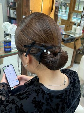 ラストーリア(La storia) 艶と上品な仕上がり タイトシニヨン