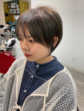 コワファーストナガサキシャンプーボーイ(COIFF1RST NAGASAKI SHAMPOO BOY) 大人可愛い20代30代40代黒髪前下がりショートボブ丸みショート◎