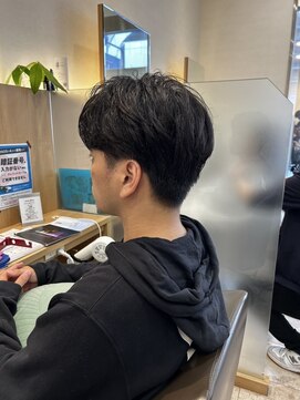 ウイバイファースト(u'i by first) サイドと襟足が短く刈り上げられたスタイル