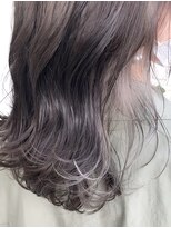 ココロヘアーリリク(Cocolo hair LILIC) シルバーカラー/ハイライト