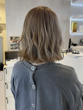 プラス ファースト ヘア(Plus 1st) シルキーベージュ×ワンレンボブ