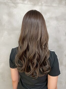 ドレスヘアーガーデン(DRESS HAIR GARDEN)の写真/白髪ぼかしもデザインカラーも◎上質空間で一人一人に合わせた提案が魅力♪