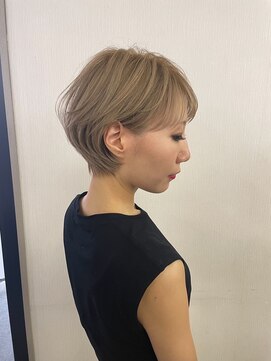 ハルキミナト メゾン(HM MAISON) 30代40代50代耳かけショート前髪なしハンサムショートカット