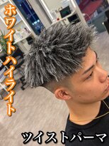 ルースト 南堀江店(ROOST)&nbsp;刈り上げセンターパート/波巻きツイストスパイラル/大阪