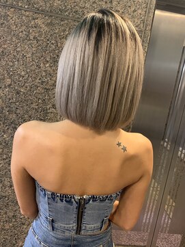 ウィルゴ(VIRGO) バレイヤージュ ホワイトアッシュグレージュ 外国人風ボブ