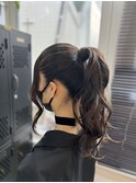 女性らしくポニーテールで♪