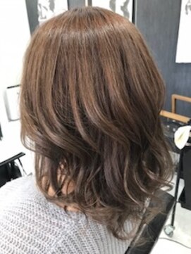 ディティール(Detail) くびれがエアリー感を演出×スモーキーピンクグレージュ