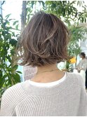 【なつみ】極細ハイライトで作るミニボブハイトーンベージュ