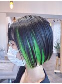 切りっぱなしボブ×インナーカラーライトグリーン