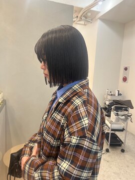 ジーナ  札幌大通(Zina) ぱつっとボブ