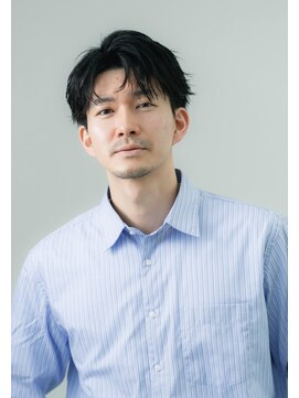 六本木美容室 白金店 センターパート/ツイストスパイラル/ツーブロック/ビジネス/黒髪