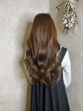 メルバイグラフ 梅田(mel by GRAFF) 可愛くなりすぎない大人顔まわりレイヤーカット